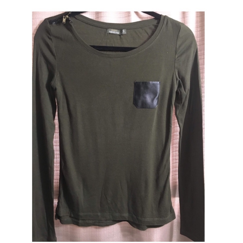 Side zipper long sleeve top